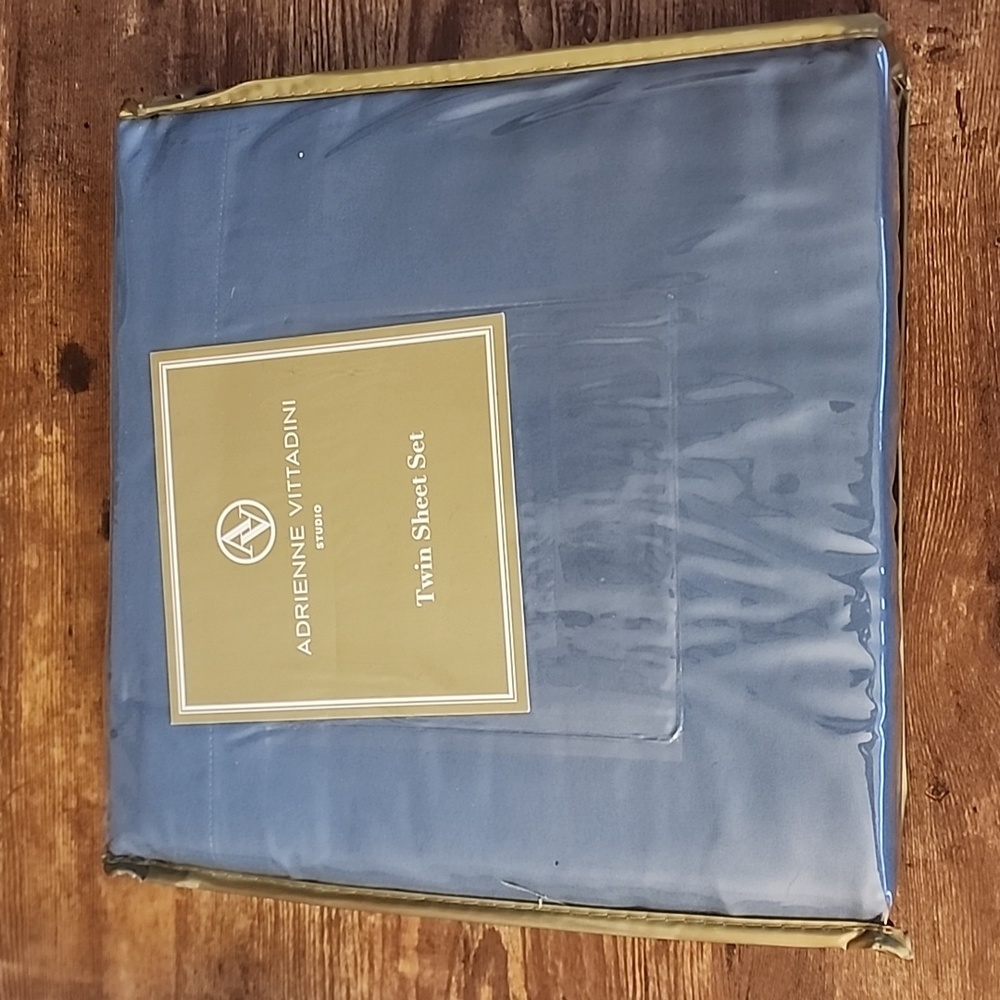 Adrienne Vittadini Studio Twin Size Bed Sheet set